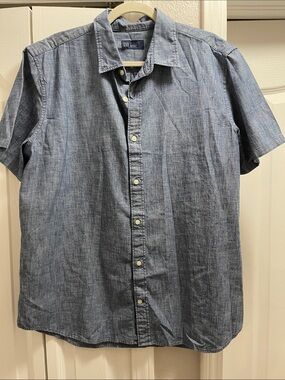 GAP Men's Short-Sleeve Chambray Button-Down Shirt - Denim Blue